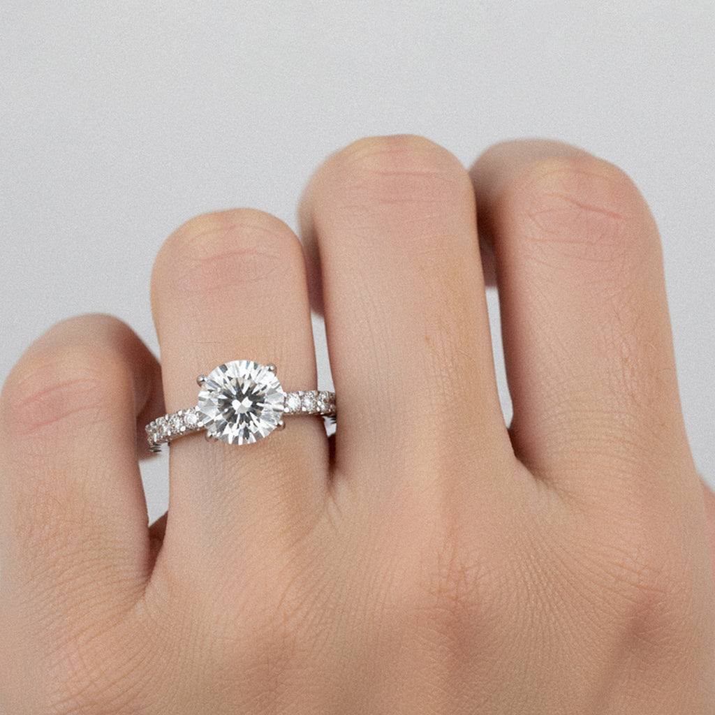 Anillo de diamantes cultivados en laboratorio de 1,50 ct 