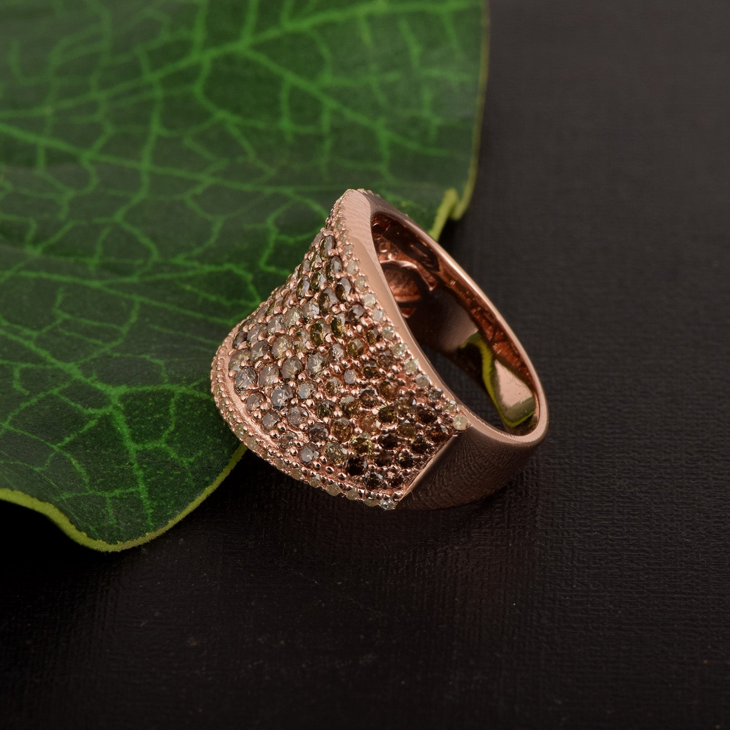 Anillo de banda con diamantes color champán natural de 2,5 ct