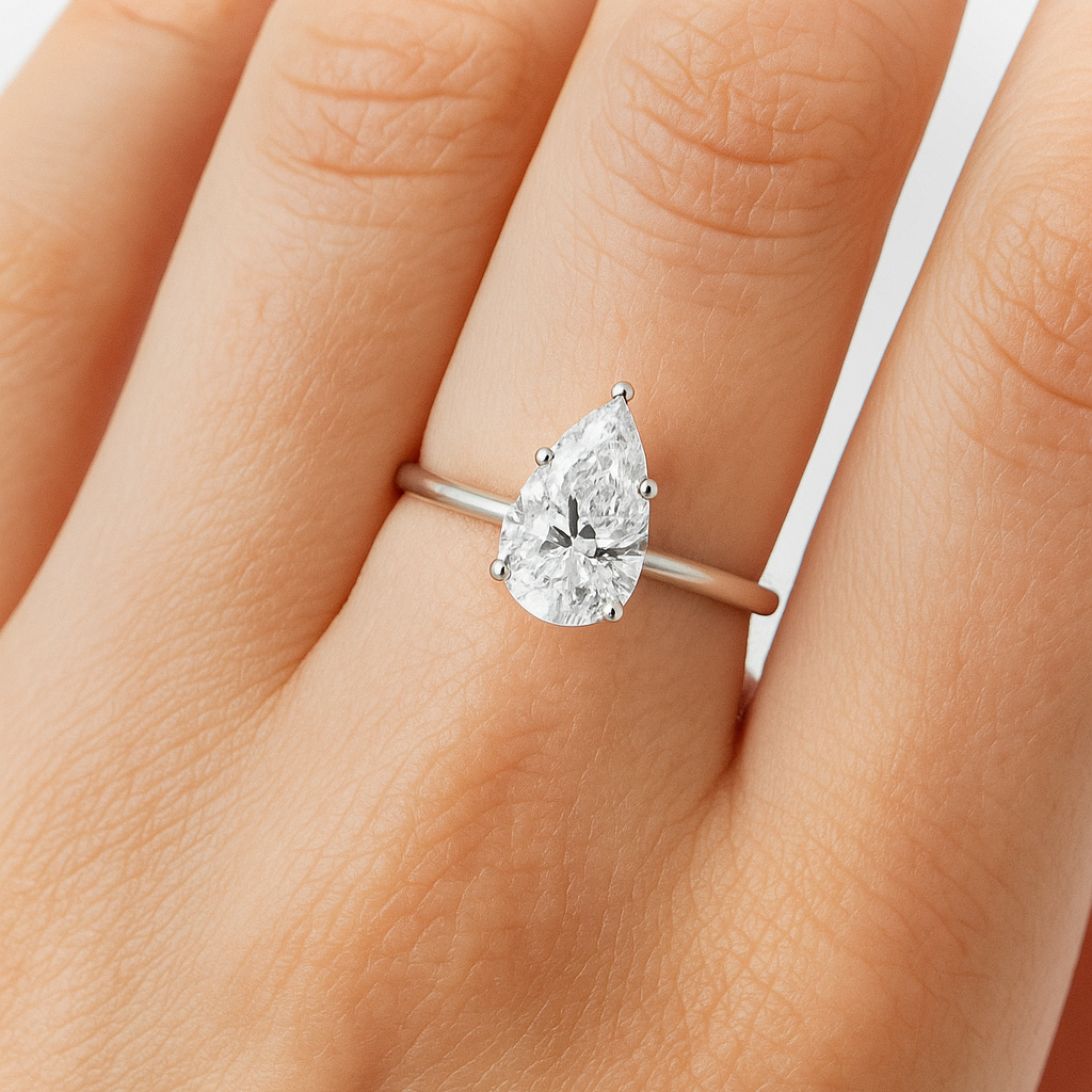 Anillo solitario en forma de pera con diamante cultivado en laboratorio de 1 ct
