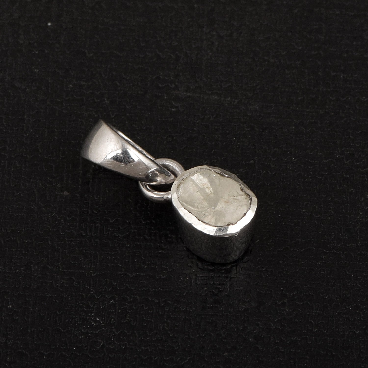 Colgante con solitario de diamantes Polki naturales sin cortar de 0,50 ct