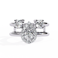 Elegante anillo de diamantes cultivados en laboratorio con forma de pera y tres piedras