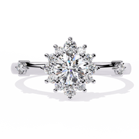 Anillo de diamantes cultivados en laboratorio con efecto sol radiante