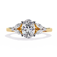 Anillo atemporal de diamantes cultivados en laboratorio de talla ovalada con detalles marquesa
