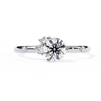 Anillo de diamantes asimétricos cultivados en laboratorio