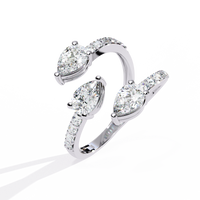 Anillo de diamantes cultivados en laboratorio con engaste de pera