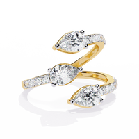 Anillo de diamantes cultivados en laboratorio con engaste de pera