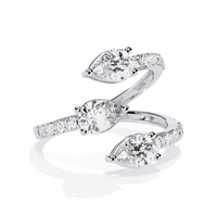 Anillo de diamantes cultivados en laboratorio con engaste de pera