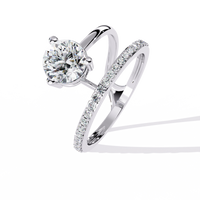 Anillo de diamantes cultivados en laboratorio con solitario flotante moderno