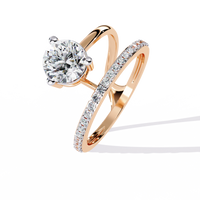 Anillo de diamantes cultivados en laboratorio con solitario flotante moderno