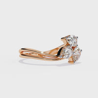 Elegante anillo de diamantes cultivados en laboratorio con forma de pera y tres piedras