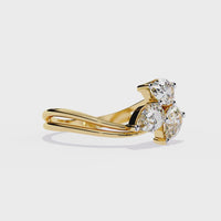 Elegante anillo de diamantes cultivados en laboratorio con forma de pera y tres piedras